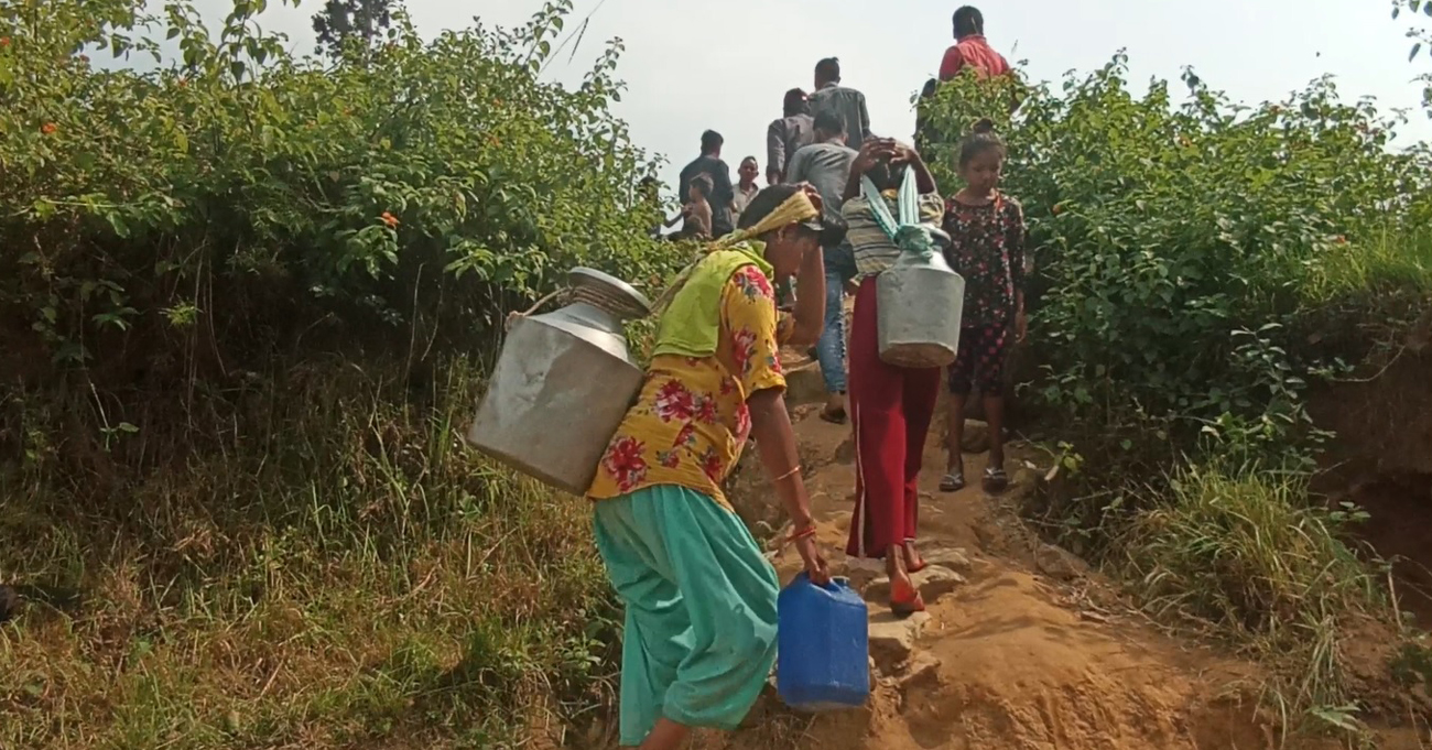 खानेपानीको हाहाकार: एउटै धाराको पानी पिउँछन् भेरीगंगा नगरपालिकाका डेढ सय परिवार